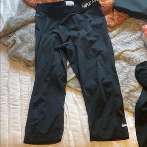 Black cropped Nike Pro leggings